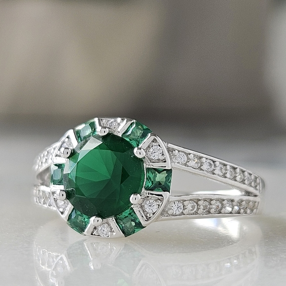 Round Emerald Green Gemstone Ring, 925 Sterling Silver Charmed Aroma - Picture 8 of 9